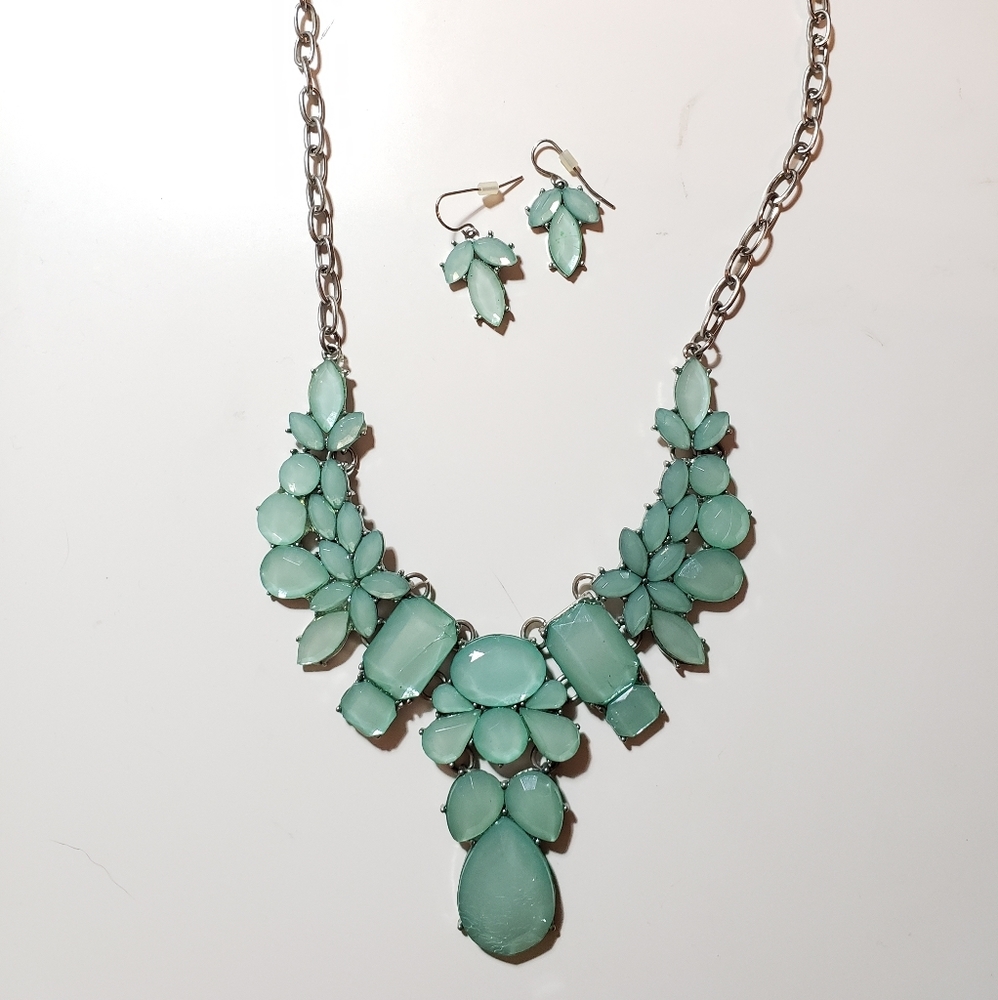 Necklace/Earrings Set